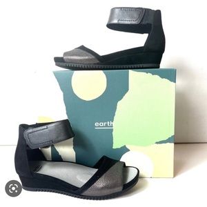 Earth Ficus Sagittarius Black Suede Sandals 8.5 Wide Brand New